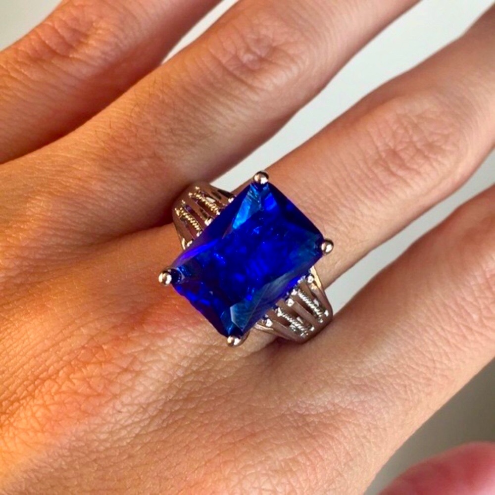Gorgeous Blue Sapphire Simulated Ring Size 6 - Picture 1 of 4